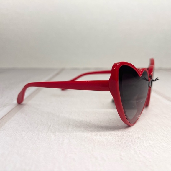 Trendy Heart Shaped Sunglasses – Multiple Colors Available ❤️ - Picture 4 of 9